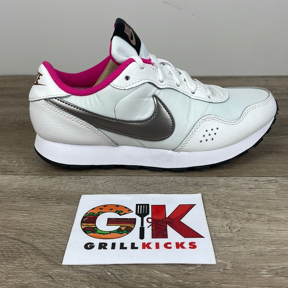 Nike Women’s/Kids MD VALIANT